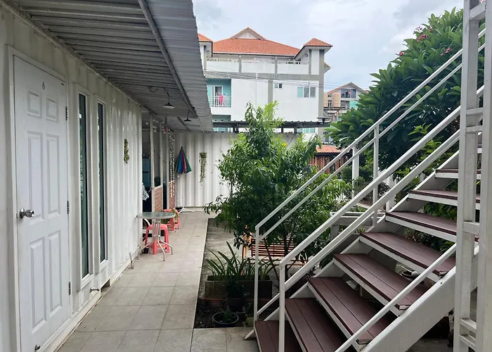 Day Off House Chiang Mai Near Walking Street